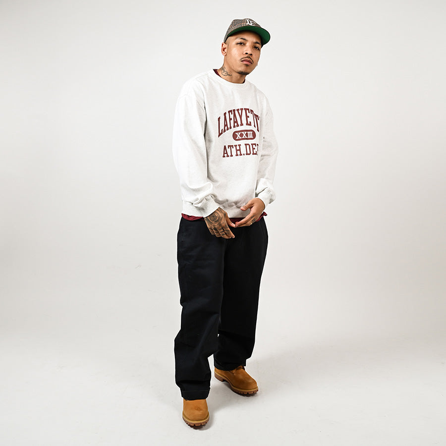 LFYT（エルエフワイティー） クルーネックスウェット ヘザーグレー 着用 全身