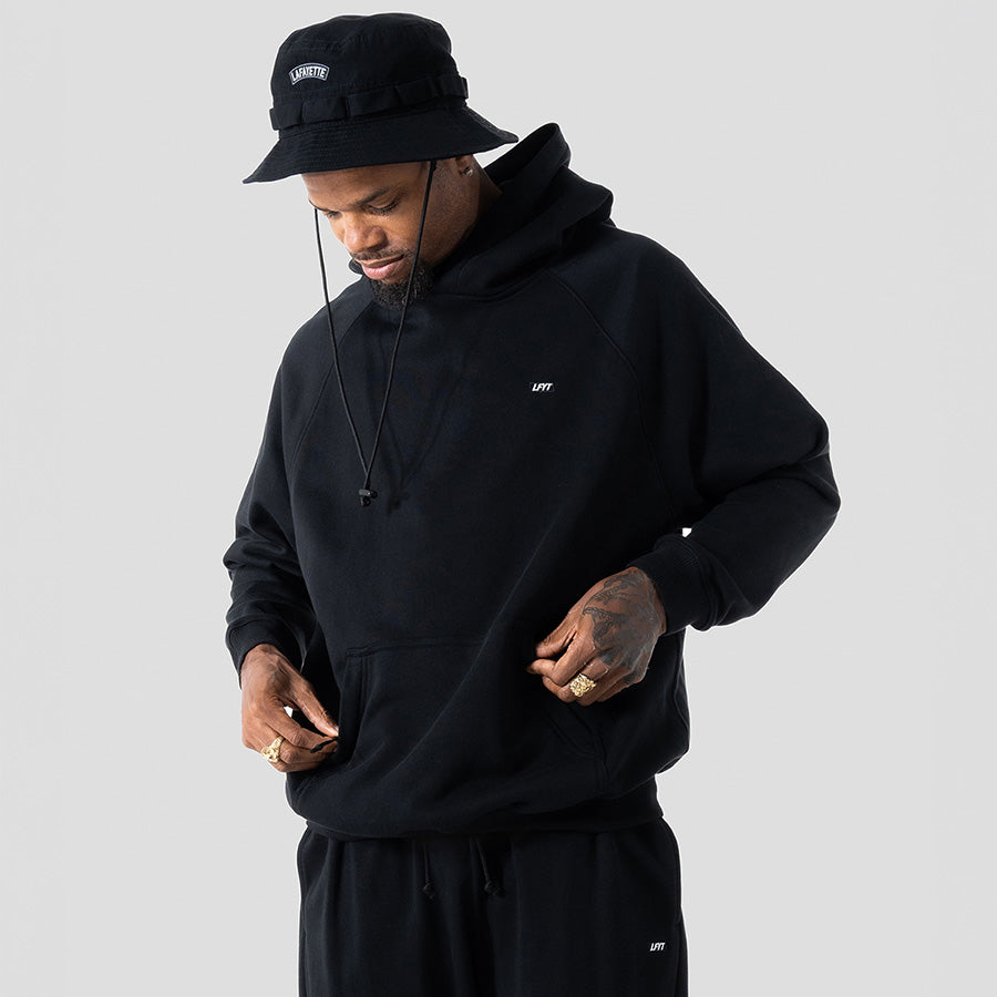 LFYT BOX LOGO HOODIE スウェット パーカー ブラック モデル着用 上半身 LA260501