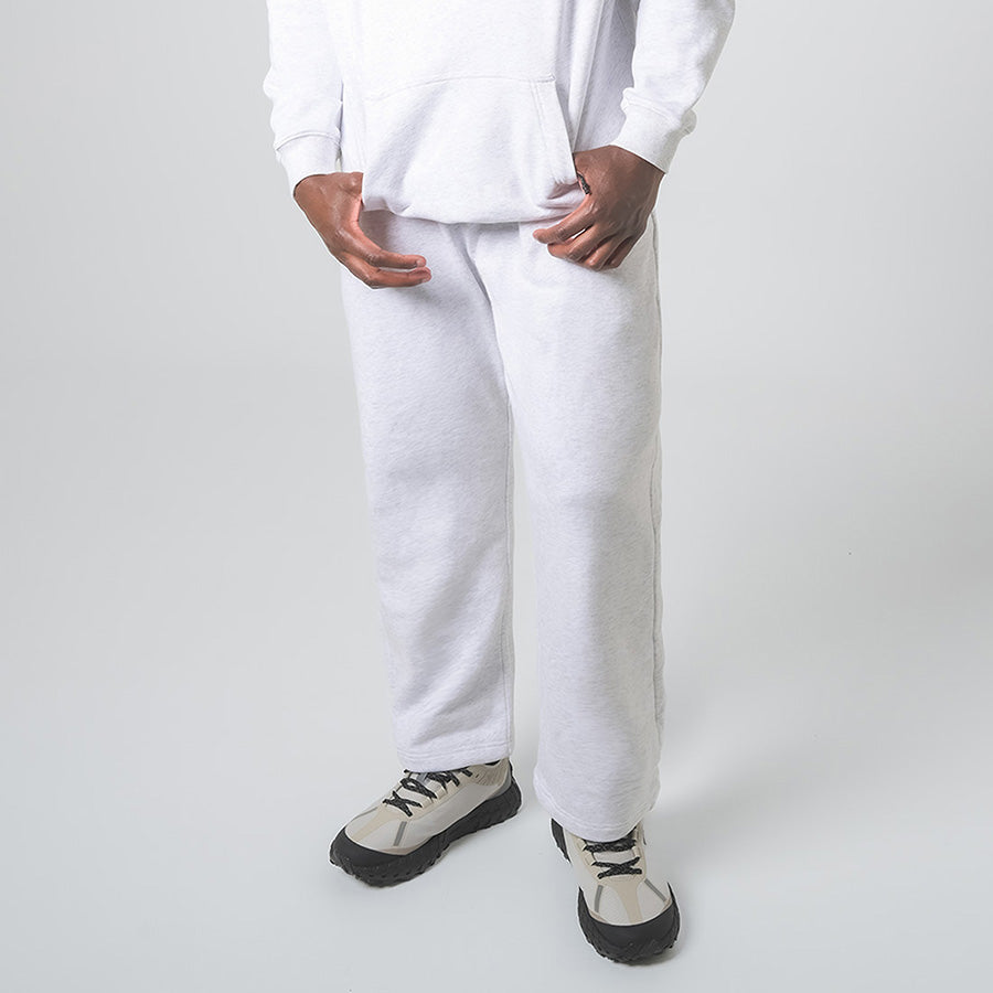 LFYT BOX LOGO SWEAT PANTS スウェットパンツ ヘザーグレー モデル着用 下半身 LA261203