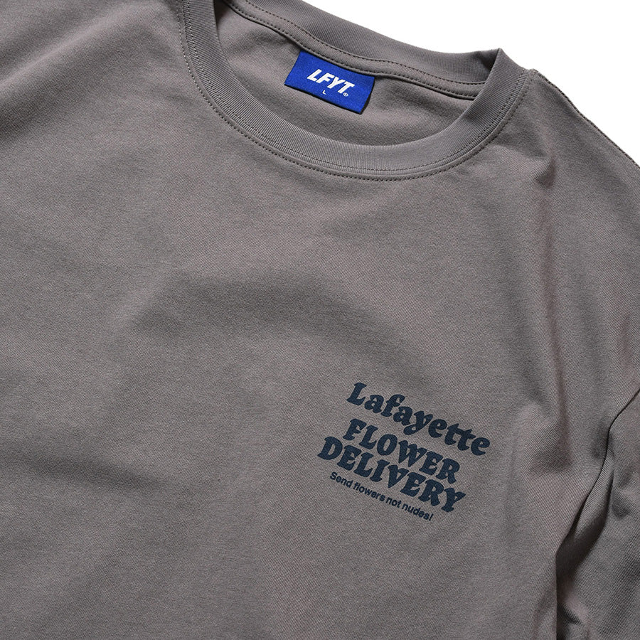 LFYT FLOWER DELIVERY TEE チャコール フロントロゴ詳細