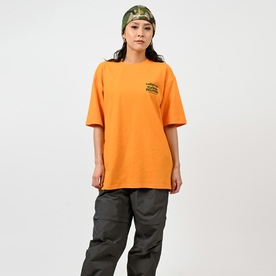 LFYT FLOWER DELIVERY TEE イエロー モデル着用正面