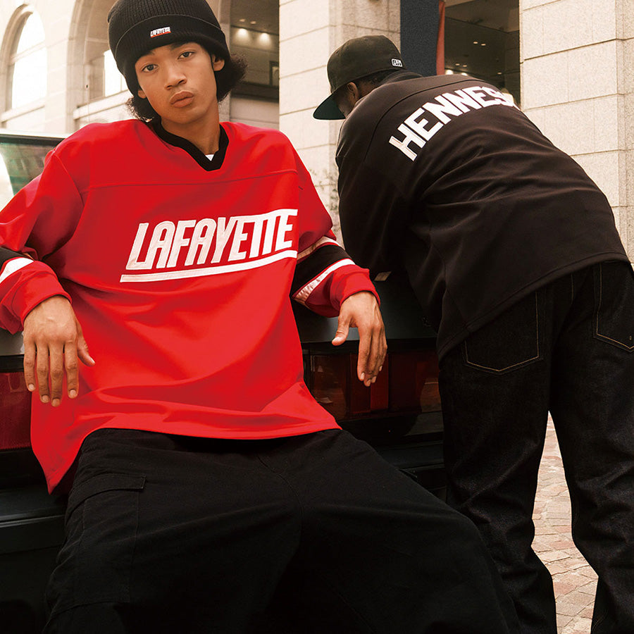 LFYT HENNY FOOTBALL JERSEY フットボールジャージ ブラック レッド モデル着用 正面 LA260202