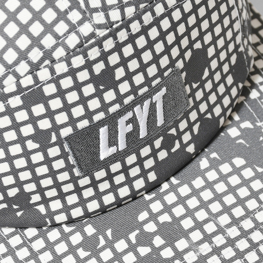 LFYT LOGO CAMP CAP ナイトカモ ボックスロゴ刺繍