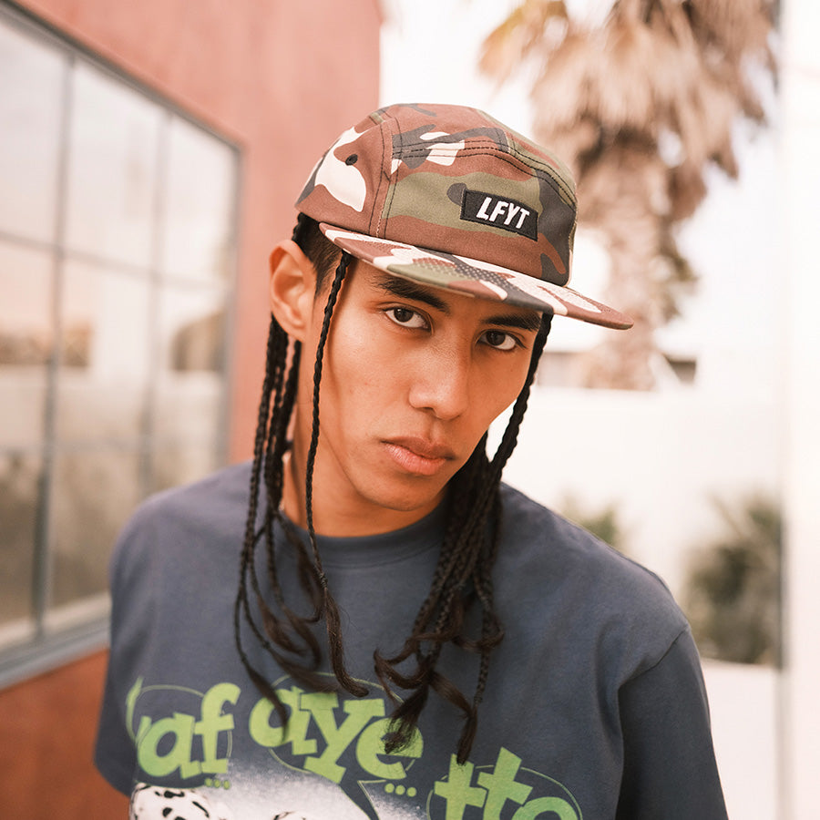 LFYT LOGO CAMP CAP ウッドランドカモ モデル着用