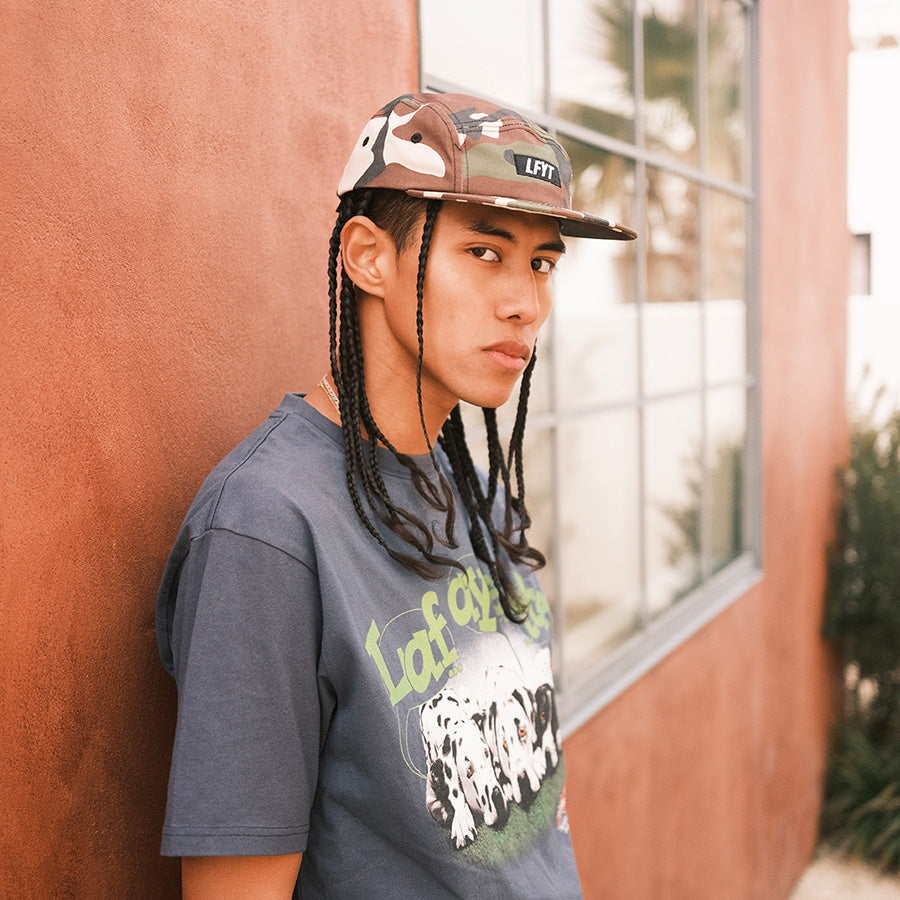 LFYT LOGO CAMP CAP ウッドランドカモ モデル着用スタイル