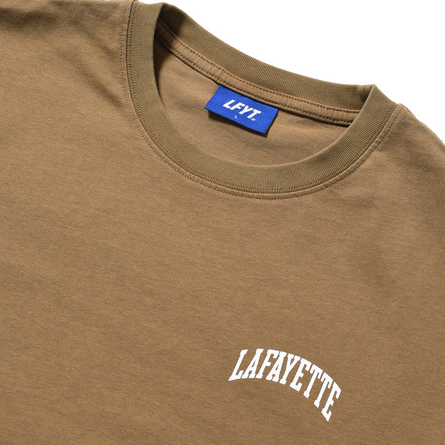 LFYT ARCH LOGO WASHED TEE ブラウン ロゴアップ