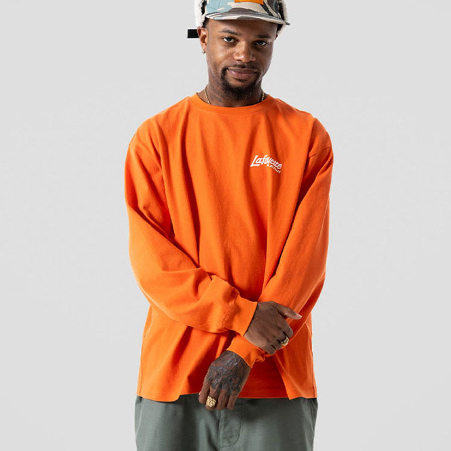 LFYT METRO SKYLINE L/S TEE ロングスリーブTシャツ オレンジ モデル着用 正面 LA260104