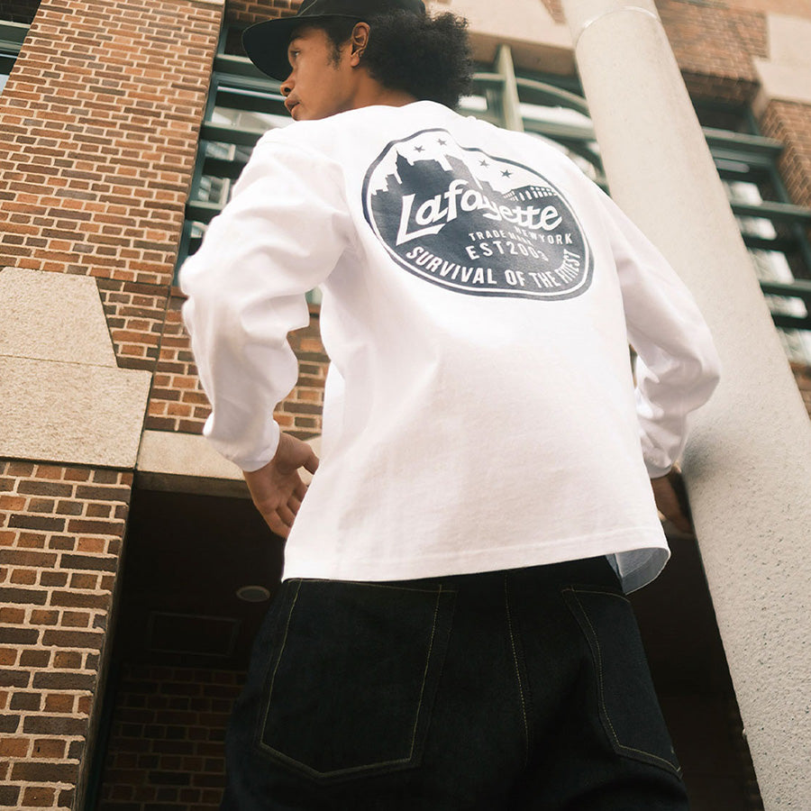 LFYT METRO SKYLINE L/S TEE ロングスリーブTシャツ ホワイト モデル着用 背面 LA260104