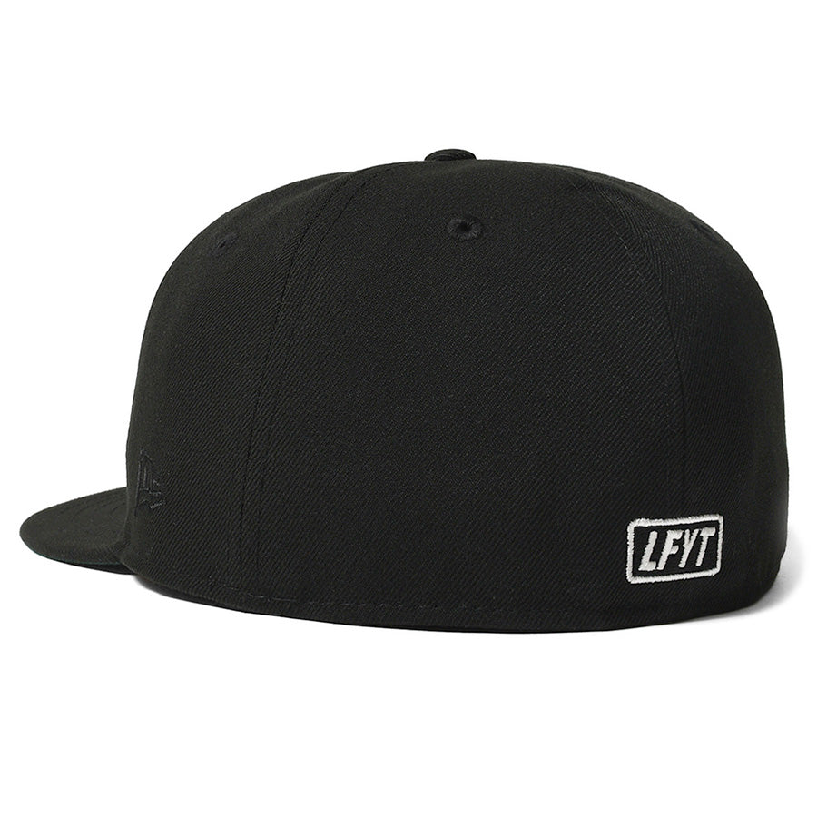 LFYT × NEW ERA LF LOGO 59FIFTY FITTED CAP PANTHER キャップ ブラック 背面 LA261405
