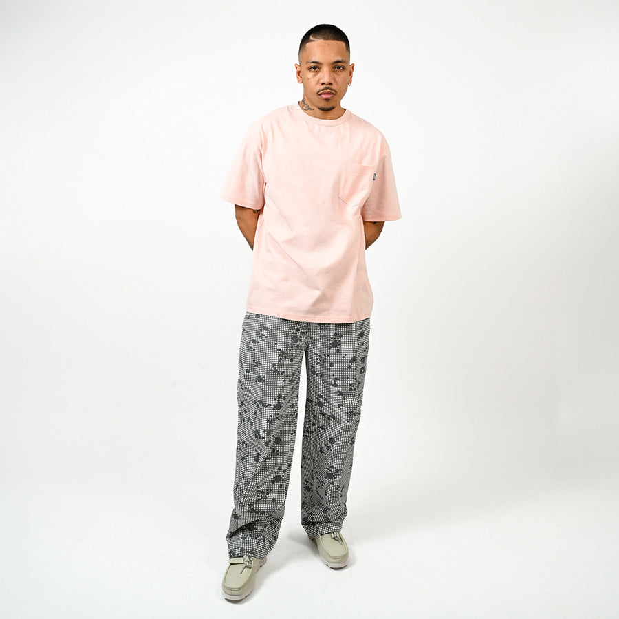 LFYT チノパンツ ナイトカモ 男性モデル着用