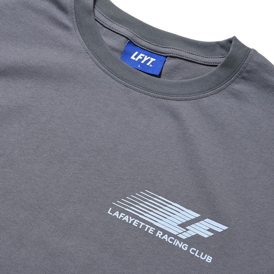 LFYT RACING CLUB TEE チャコール 背面平置き