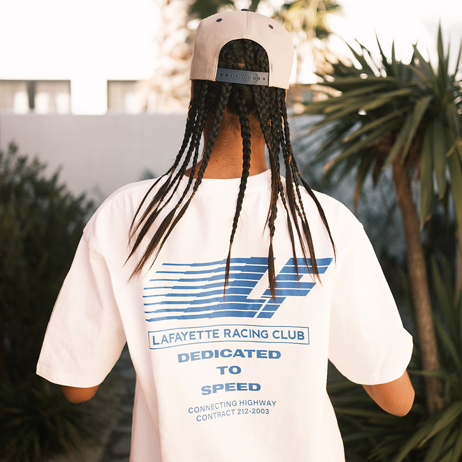 LFYT RACING CLUB TEE ホワイト モデル着用背面