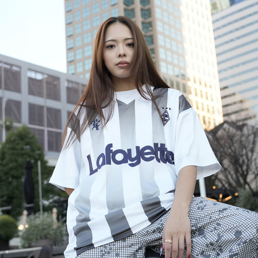 LFYT ホワイト 着用 正面 上半身スタイル