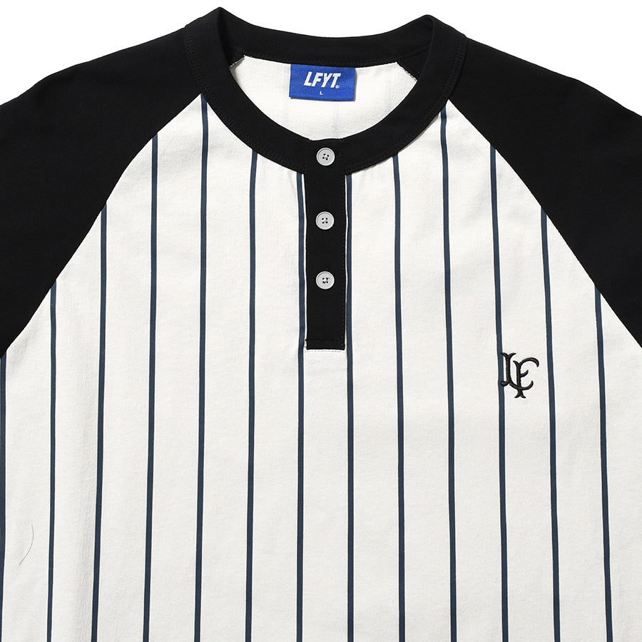 LFYT ラグランTシャツ ホワイト フロントディテール