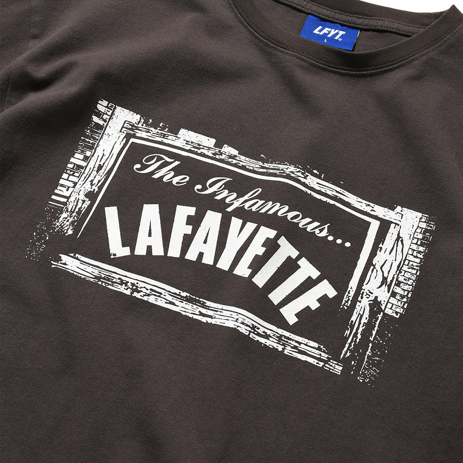 LFYT WAR OUTSIDE TEE Tシャツ ブラック フロントグラフィック詳細 LA260102