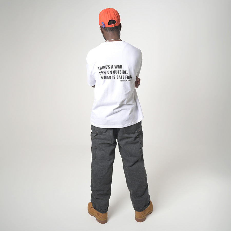LFYT WAR OUTSIDE TEE Tシャツ ホワイト モデル着用 全身背面 LA260102