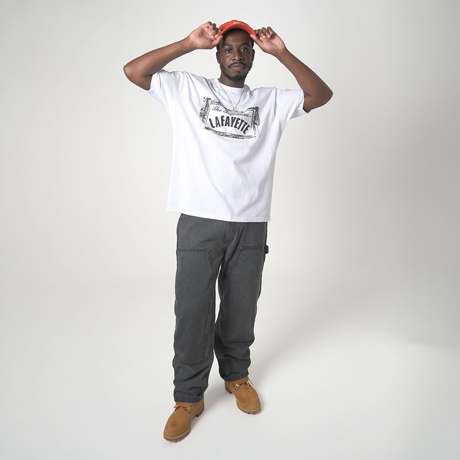 LFYT WAR OUTSIDE TEE Tシャツ ホワイト モデル着用 全身正面 LA260102