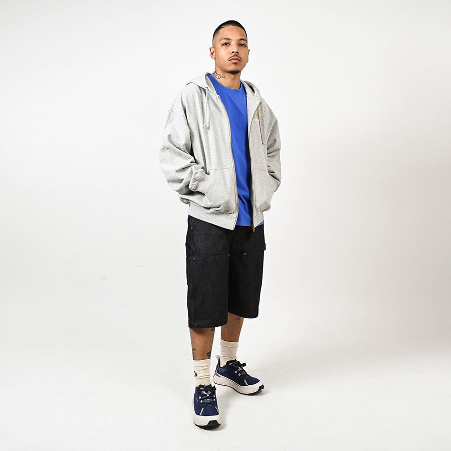 LFYT GOLD L LOGO ZIP HOODIE ヘザーグレー 着用 全身