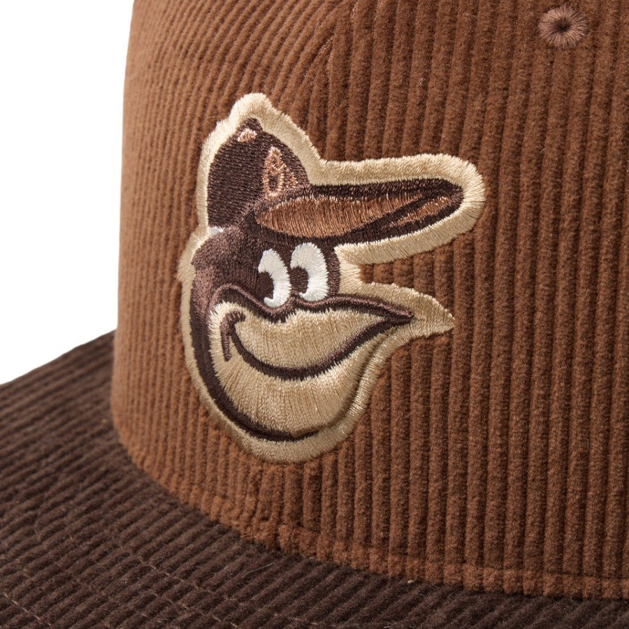 NEW ERA 59FIFTY コーデュロイ ボルティモア・オリオールズ キャップ ブラウン ダークブラウン フロントロゴ刺繍パッチ詳細 15137394