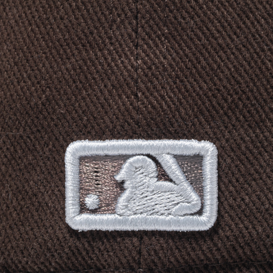 NEW ERA 59FIFTY Deep Brown ニューヨーク・ヤンキース キャップ ブラウン 背面 バッターマンロゴ刺繍 15229112