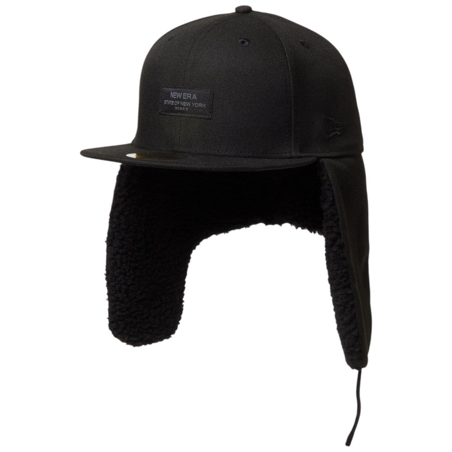 NEW ERA 59FIFTY Dog Ear ドッグイヤー Black Patch キャップ ブラック 左斜め向き イヤーフラップを垂らした状態 15137331