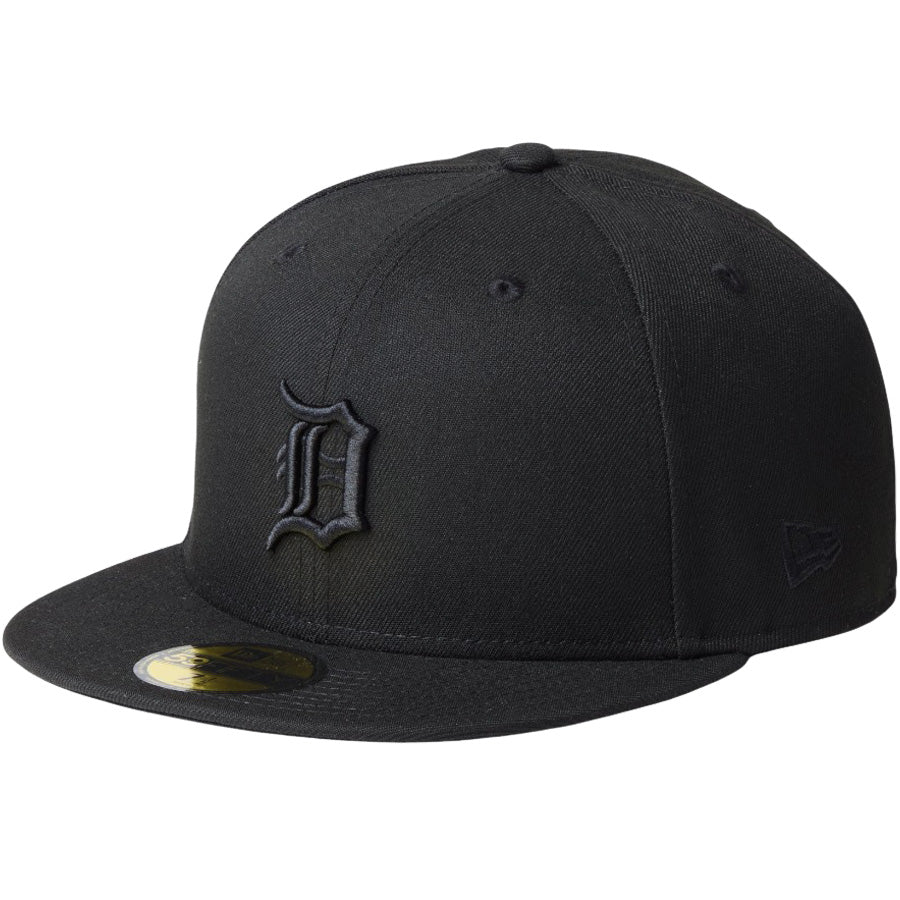 NEW ERA（ニューエラ）59FIFTY MLB Black on Black デトロイト・タイガース ブラック キャップ 左斜め