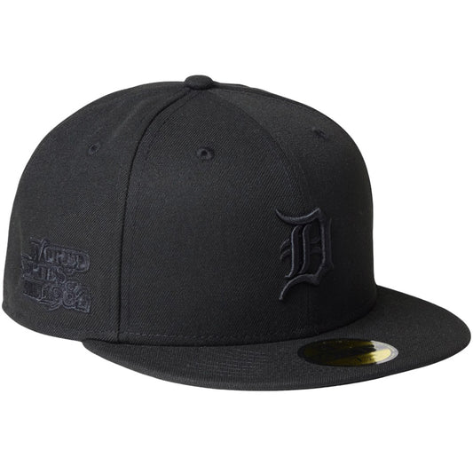 NEW ERA（ニューエラ）59FIFTY MLB Black on Black デトロイト・タイガース ブラック キャップ 右斜め