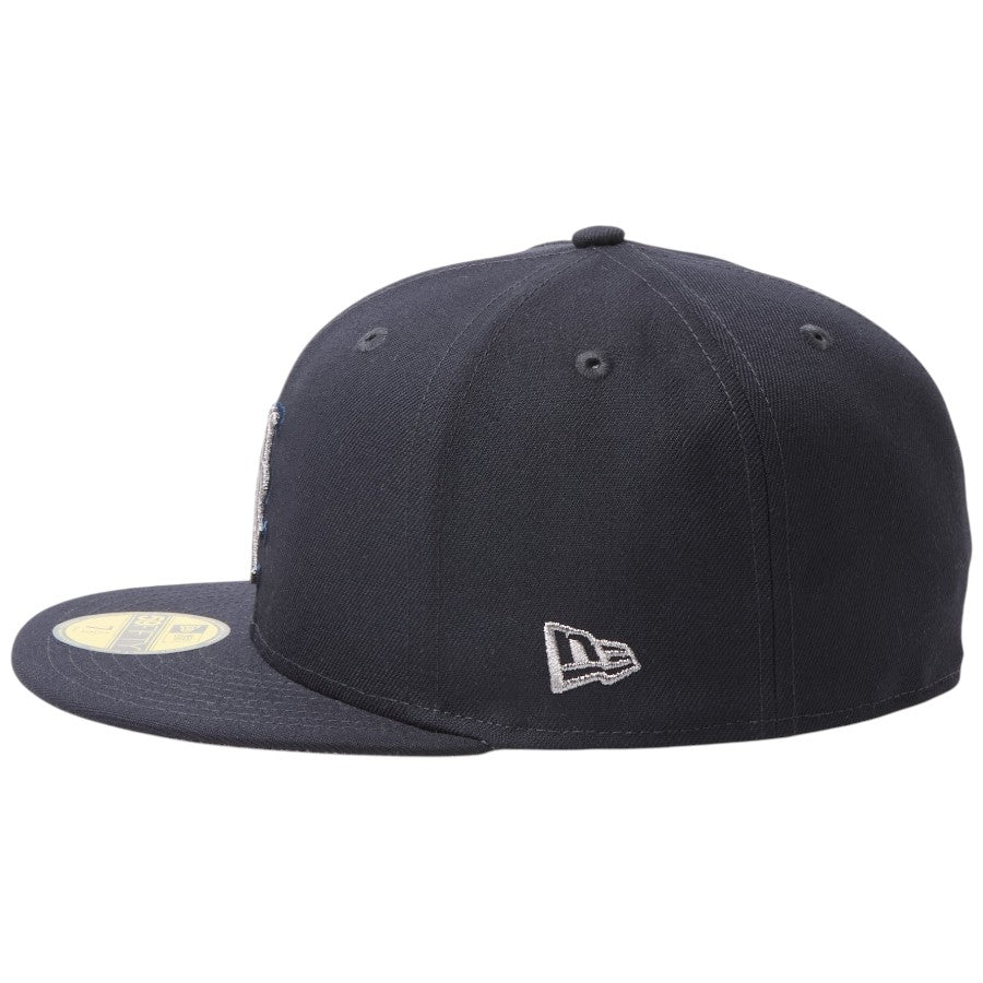 NEW ERA 59FIFTY MLB Metallic Pewter ニューヨーク・メッツ キャップ ネイビー 左向き NEフラッグロゴ刺繍 15137368