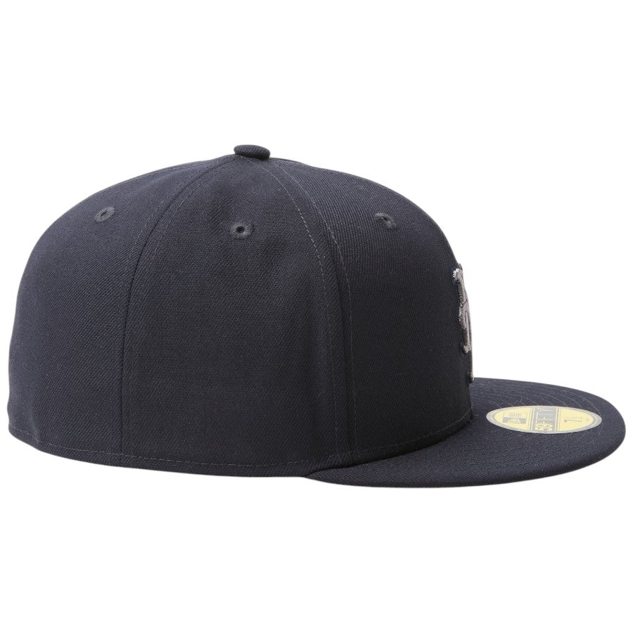 NEW ERA 59FIFTY MLB Metallic Pewter ニューヨーク・メッツ キャップ ネイビー 右向き 15137368