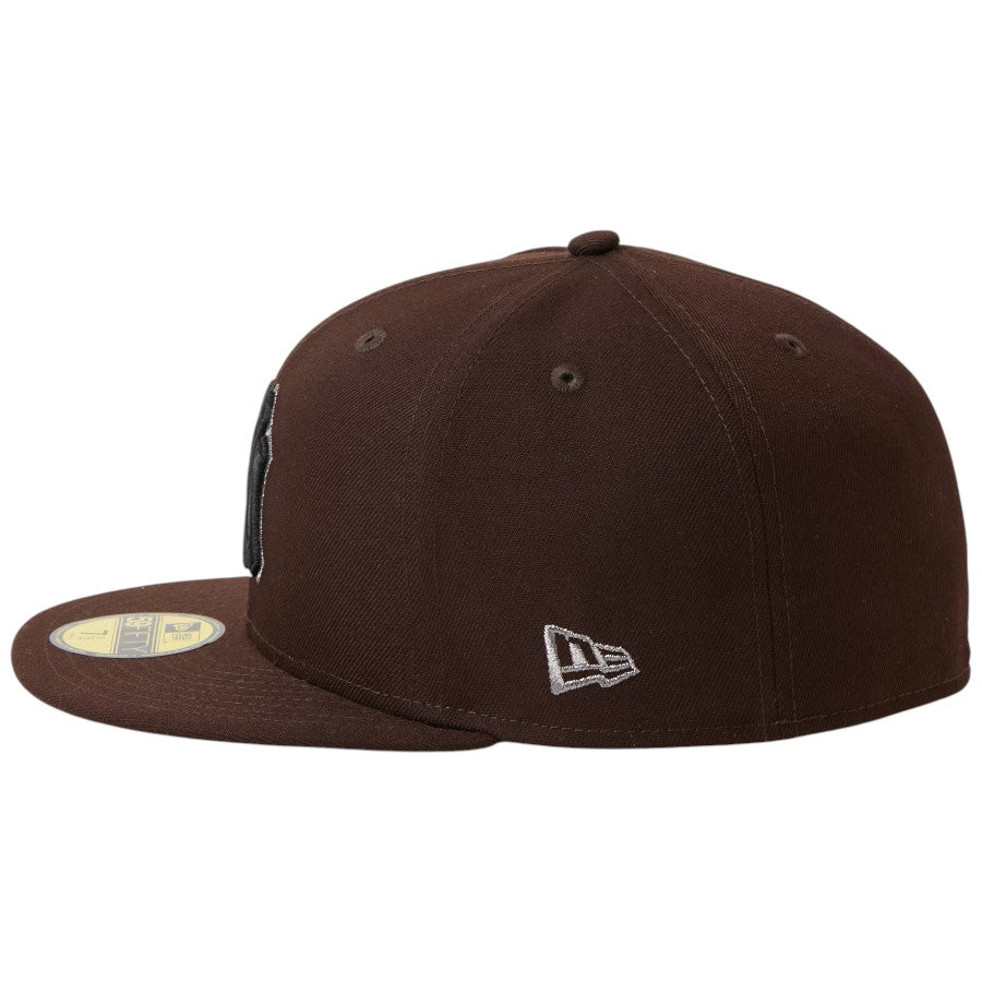 NEW ERA 59FIFTY MLB Metallic Pewter ニューヨーク・ヤンキース キャップ バーントウッド 左向き NEフラッグロゴ刺繍 15137357