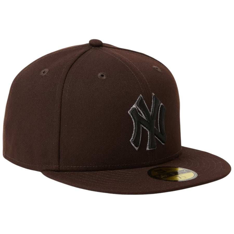 NEW ERA 59FIFTY MLB Metallic Pewter ニューヨーク・ヤンキース キャップ バーントウッド 右斜め向き 15137357