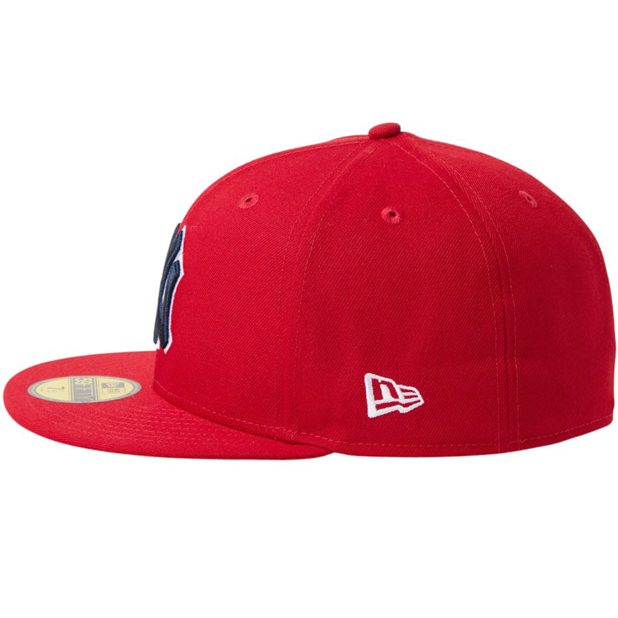 NEW ERA 59FIFTY MLB Scarlet ニューヨーク・ヤンキース 左向き NEフラッグロゴ刺繍 15137356