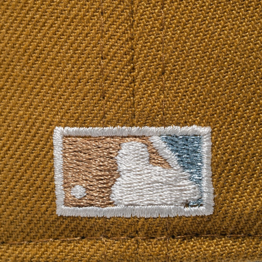 NEW ERA 59FIFTY The Brew ニューヨーク・ヤンキース キャップ ブラッシュドブロンズ/ウィート 背面 バッターマンロゴ刺繍 15228778