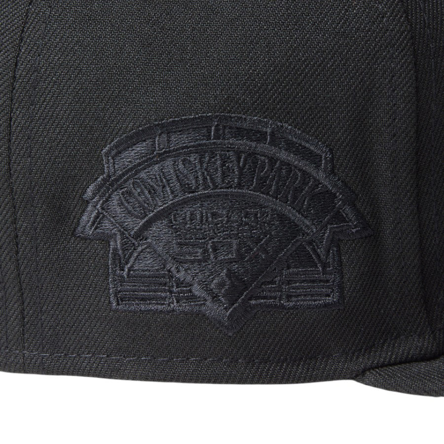 NEW ERA（ニューエラ）59FIFTY MLB Black on Black サイドパッチ刺繍アップ