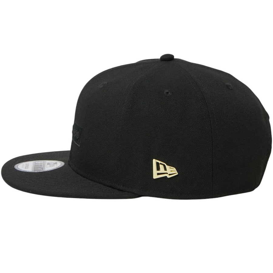 NEW ERA 9FIFTY Metal Flag NEW ERA 1920 ブラック/ゴールド 左向き メタルフラッグロゴ 15137010
