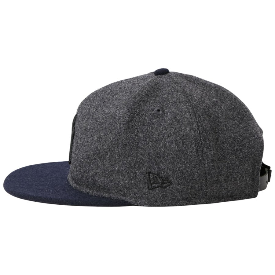 NEW ERA 9FIFTY MLB Wool Melton ニューヨーク・ヤンキース キャップ グレー/ネイビー 左向き NEW ERAフラッグロゴ刺繍 15136997