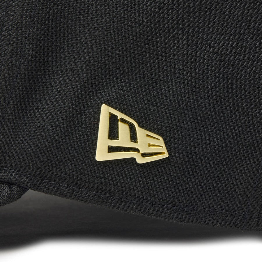 NEW ERA 9FORTY A-Frame Metal Flag キャップ ブラック/ゴールド NEメタルロゴ詳細 15137133