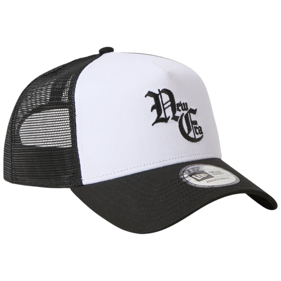NEW ERA 9FORTY A-Frame Old English メッシュキャップ ホワイト/ブラック 右斜め 15137095