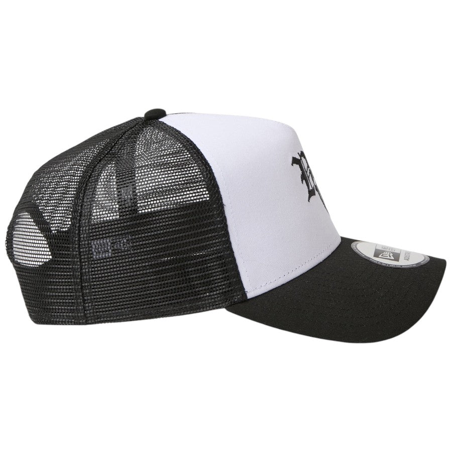 NEW ERA 9FORTY A-Frame Old English メッシュキャップ ホワイト/ブラック 右向き 15137095