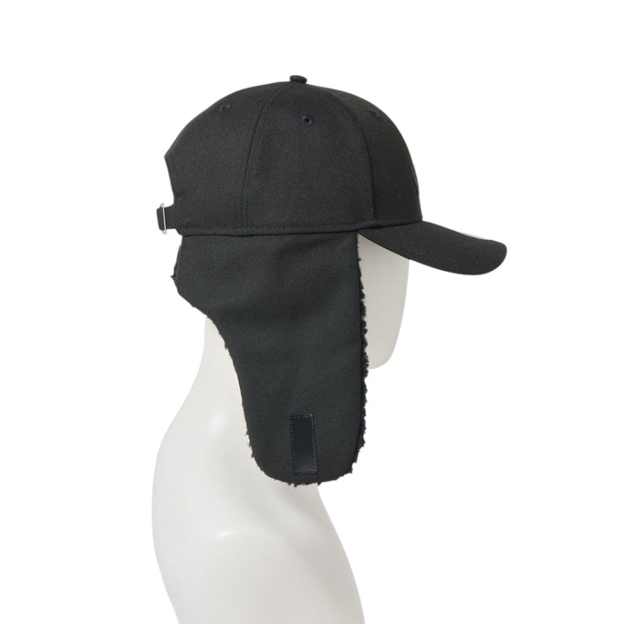 NEW ERA 9FORTY Dog Ear ドッグイヤー Black Patch キャップ ブラック マネキン 右向き 15137032