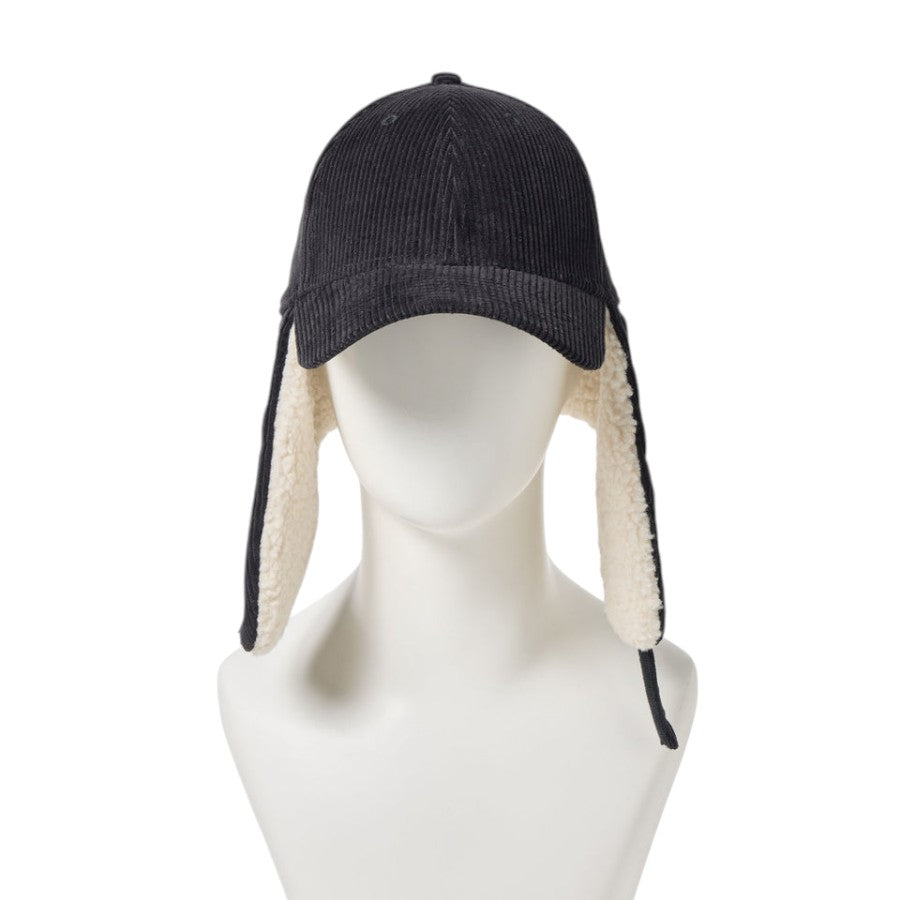 NEW ERA 9FORTY Dog Ear ドッグイヤー コーデュロイ キャップ ブラック マネキン 正面 イヤーフラップを垂らした状態 15137035