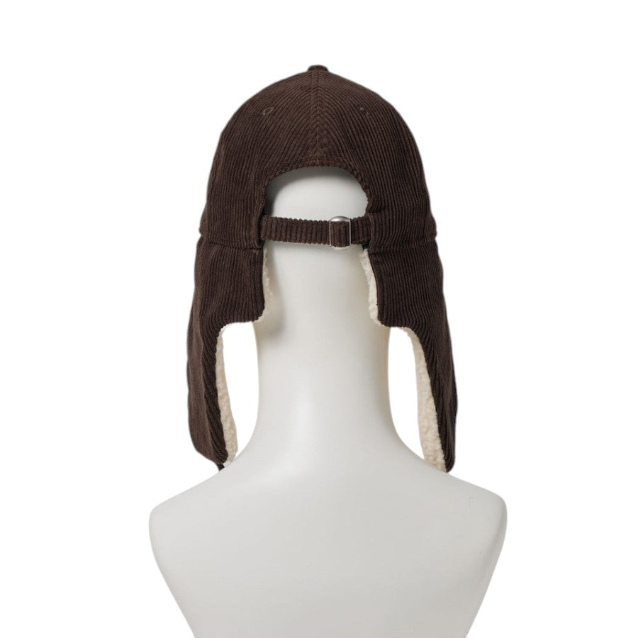 NEW ERA 9FORTY Dog Ear ドッグイヤー コーデュロイ キャップ ダークブラウン マネキン 背面 イヤーフラップを垂らした状態 15137034