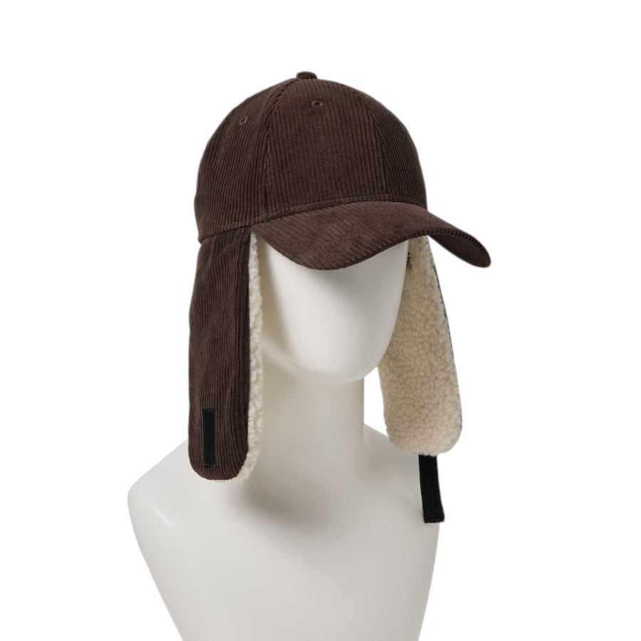 NEW ERA 9FORTY Dog Ear ドッグイヤー コーデュロイ キャップ ダークブラウン マネキン 右斜め向き イヤーフラップを垂らした状態 15137034