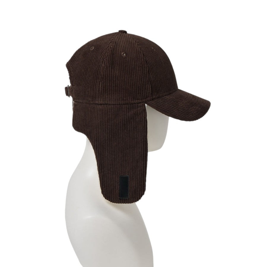 NEW ERA 9FORTY Dog Ear ドッグイヤー コーデュロイ キャップ ダークブラウン マネキン 右向き イヤーフラップを垂らした状態 15137034