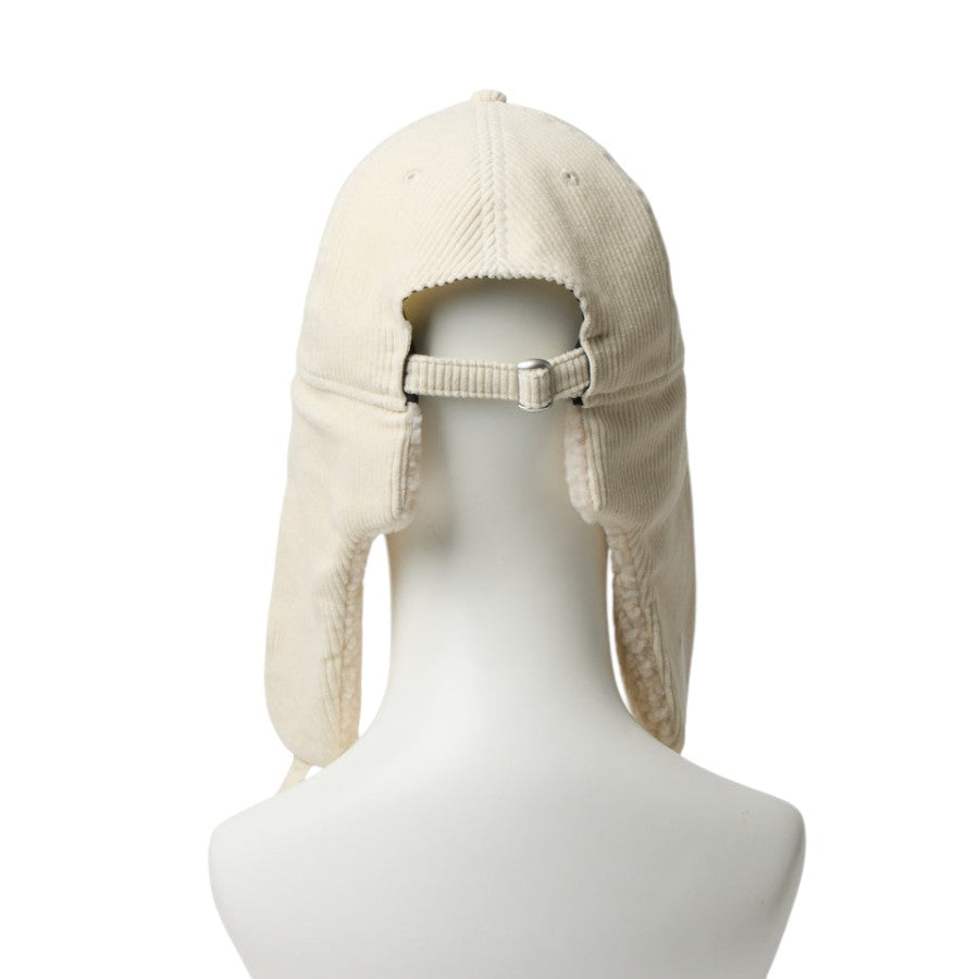 NEW ERA 9FORTY Dog Ear ドッグイヤー コーデュロイ キャップ アイボリー マネキン 背面 イヤーフラップを垂らした状態 15137033