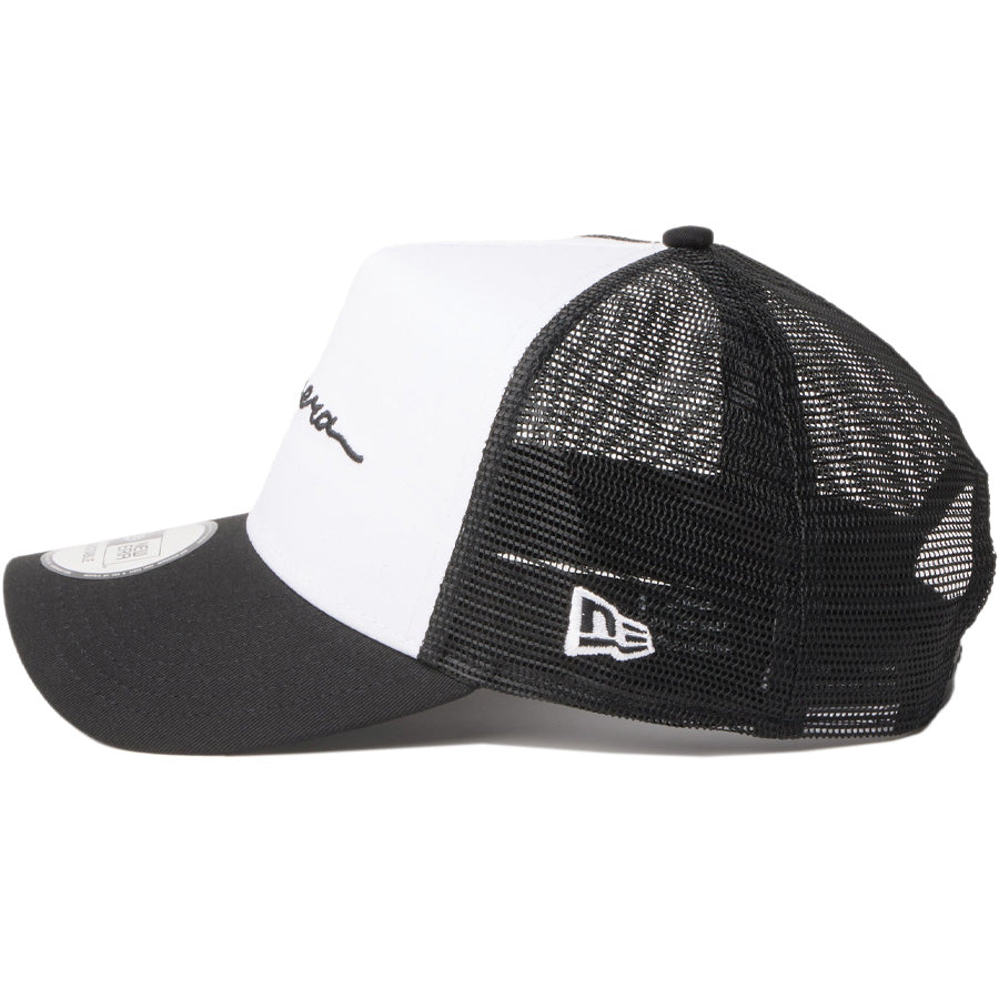 NEW ERA 9FORTY Handwritten Logo ホワイト/ブラック NEフラッグ刺繍