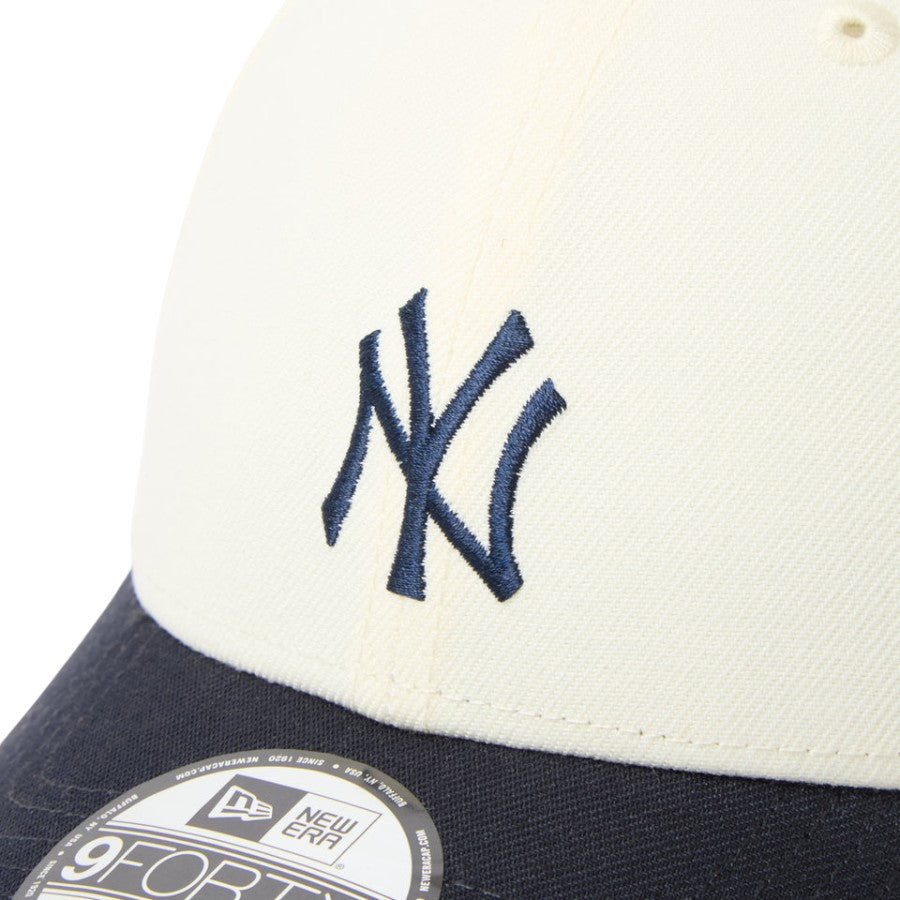 NEW ERA（ニューエラ）9FORTY MLB 2-Tone ヤンキース クロームホワイト/ネイビー NYロゴ刺繍詳細 15137071