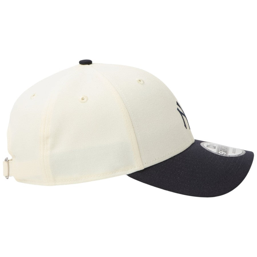 NEW ERA（ニューエラ）9FORTY MLB 2-Tone ヤンキース クロームホワイト/ネイビー 右向き 15137071