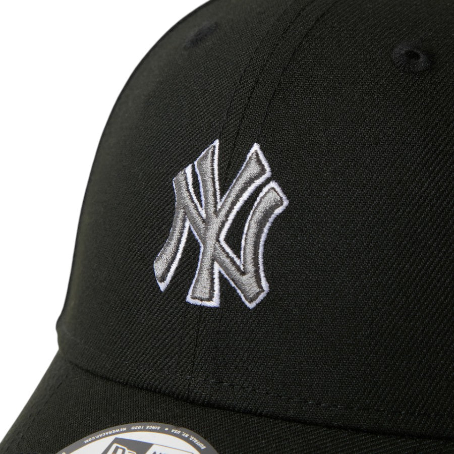 NEW ERA 9FORTY MLB Midsize Logo ニューヨーク・ヤンキース キャップ ブラック フロントロゴ刺繍詳細 15137070
