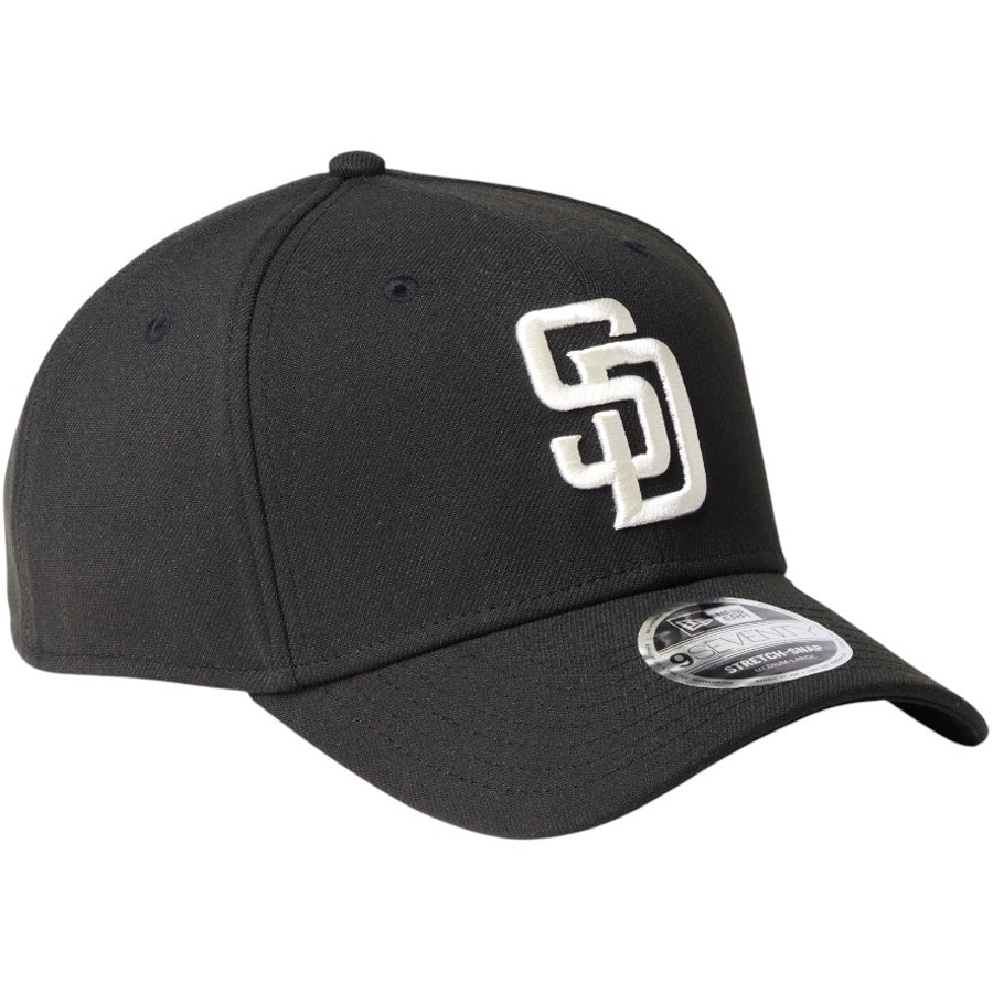 NEW ERA（ニューエラ）9SEVENTY ストレッチスナップ サンディエゴ・パドレス ブラック キャップ 右斜め